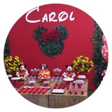 Minnie vermelha para Carol